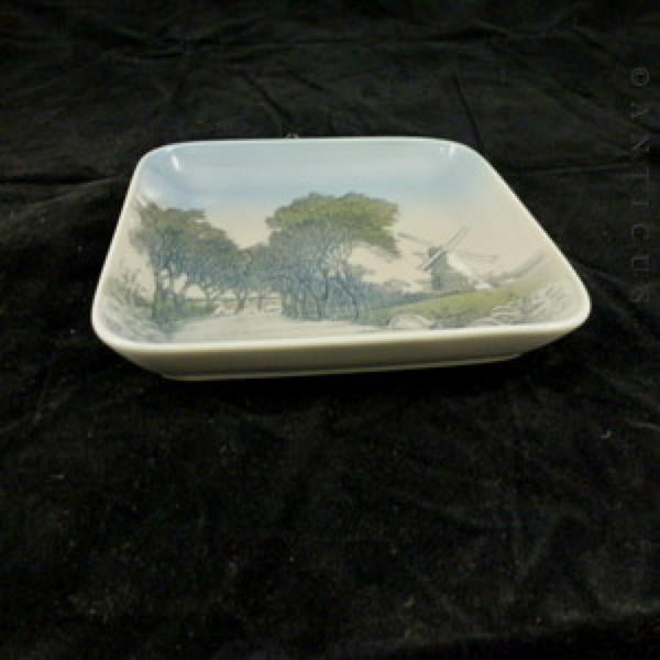 Bing & Grondahl Dish, Dybolle Molle.