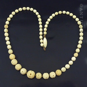 Vintage Graduated Bone Bead Necklace.