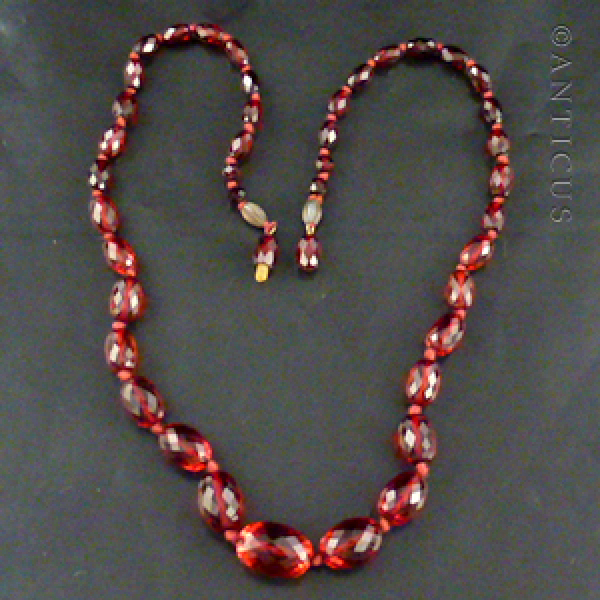 Graduated Faceted Bakelite Vintage Necklace.