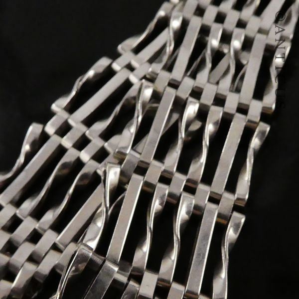Silver Vintage Gatelink Bracelet.