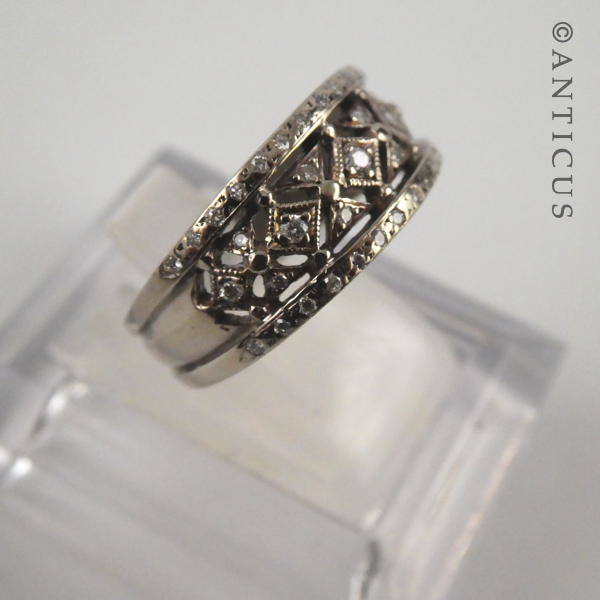 18ct Gold and Diamond Fancy Ring.