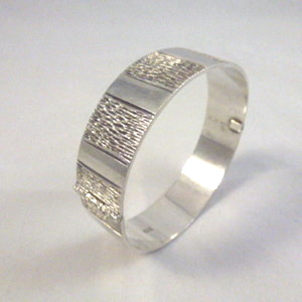 1970s Retro Sterling Silver Bangle.