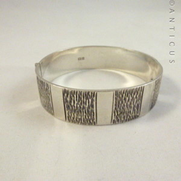 1970s Retro Sterling Silver Bangle.