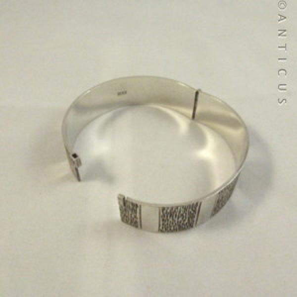 1970s Retro Sterling Silver Bangle.