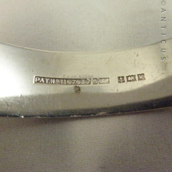 1970s Retro Sterling Silver Bangle.