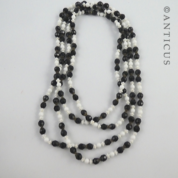 1920s Long Flapper's Necklace.