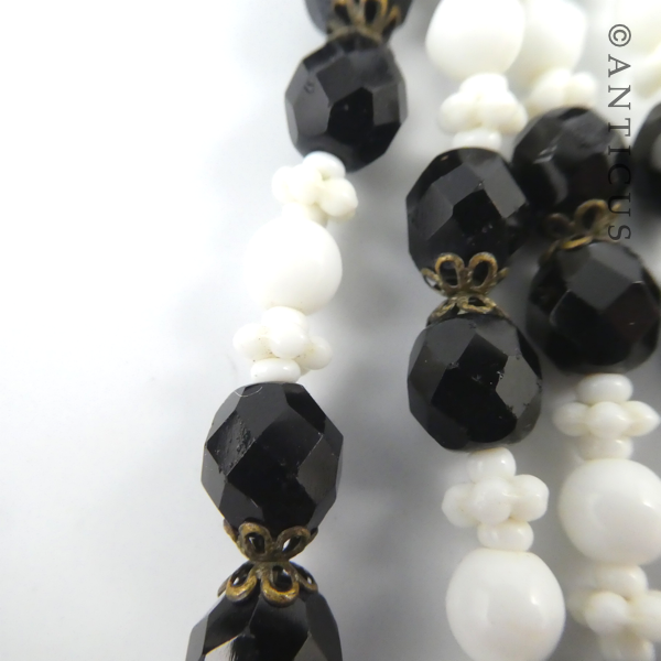 1920s Long Flapper's Necklace.
