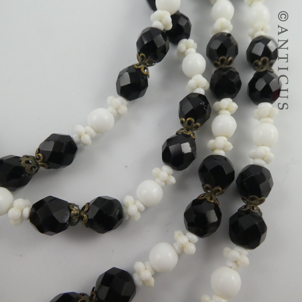 1920s Long Flapper's Necklace.