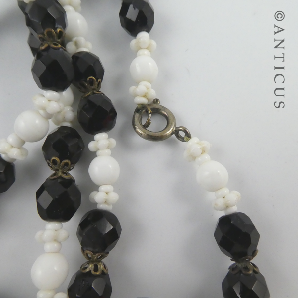 1920s Long Flapper's Necklace.