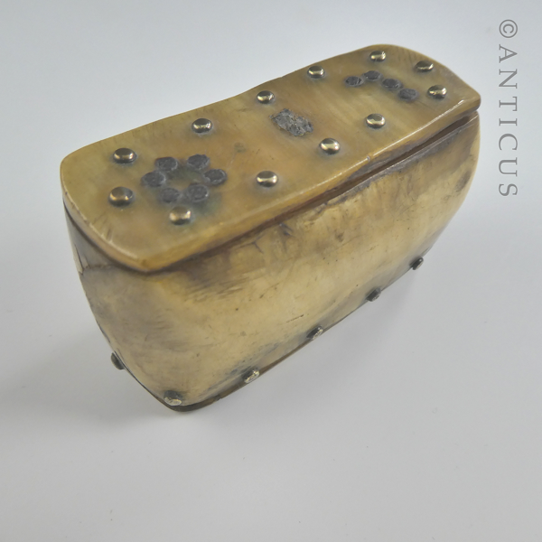 Small Vernacular Georgian Horn Snuff Box.