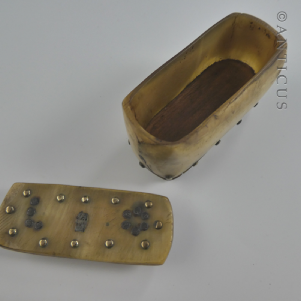 Small Vernacular Georgian Horn Snuff Box.