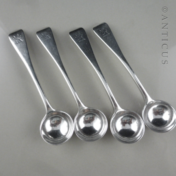 Set of 4 Victorian Salt Spoons, Armorials, 1862.