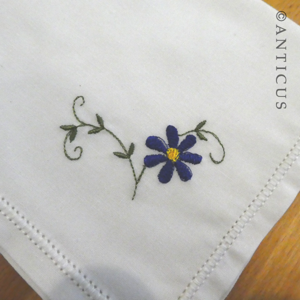 Vintage Tray Cloth with Two Matching Table Napkins.