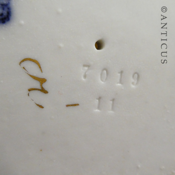 Three European Figurines, Damage.