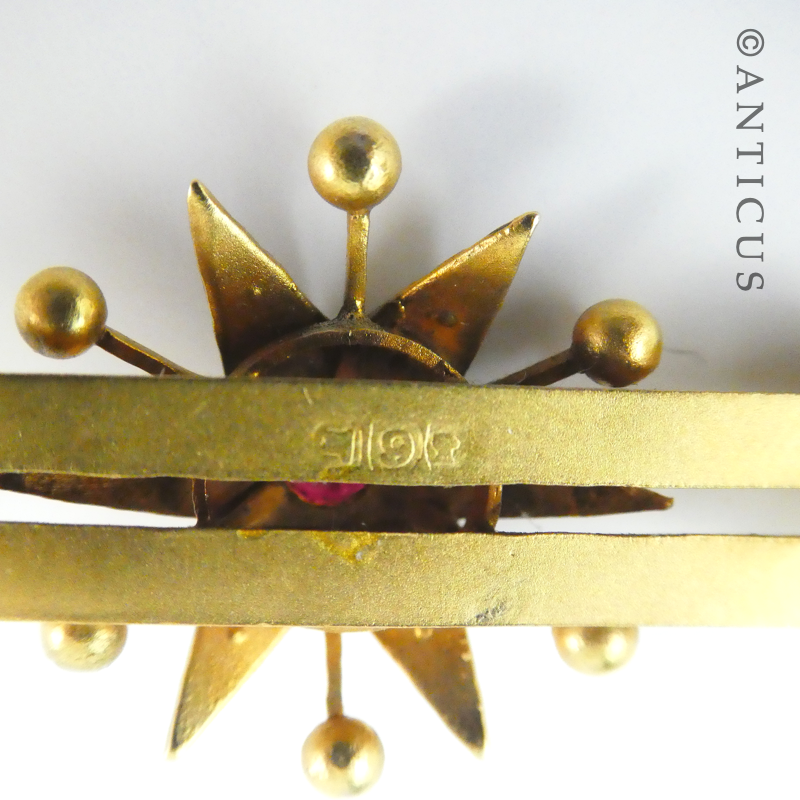 Late Victorian/Edwardian Bar Brooch, Gold and Garnet.