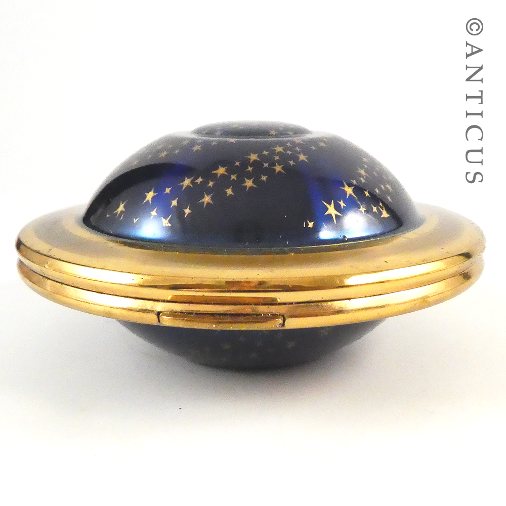 Kigu Flying Saucer Compact.