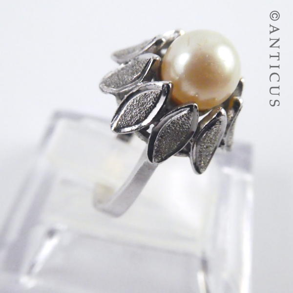 Silver and Pearl Flower Ring.