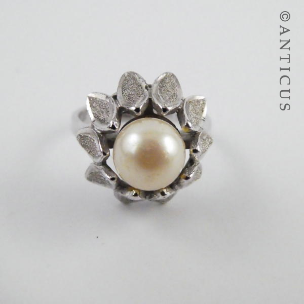 Silver and Pearl Flower Ring.