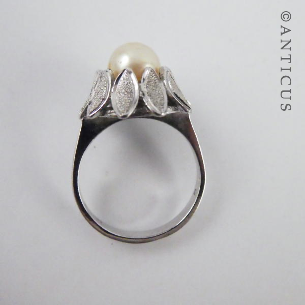Silver and Pearl Flower Ring.