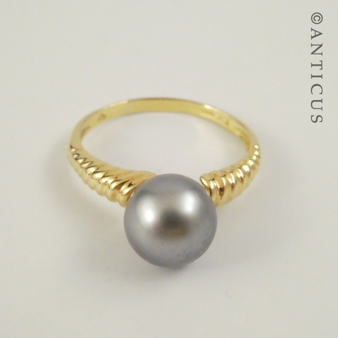18ct Gold and Black Pearl Ring.