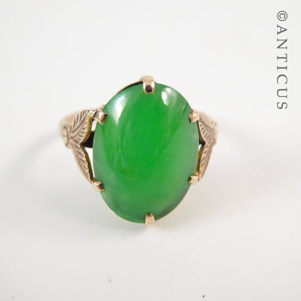 Vintage Jade Ring in 9ct Gold.