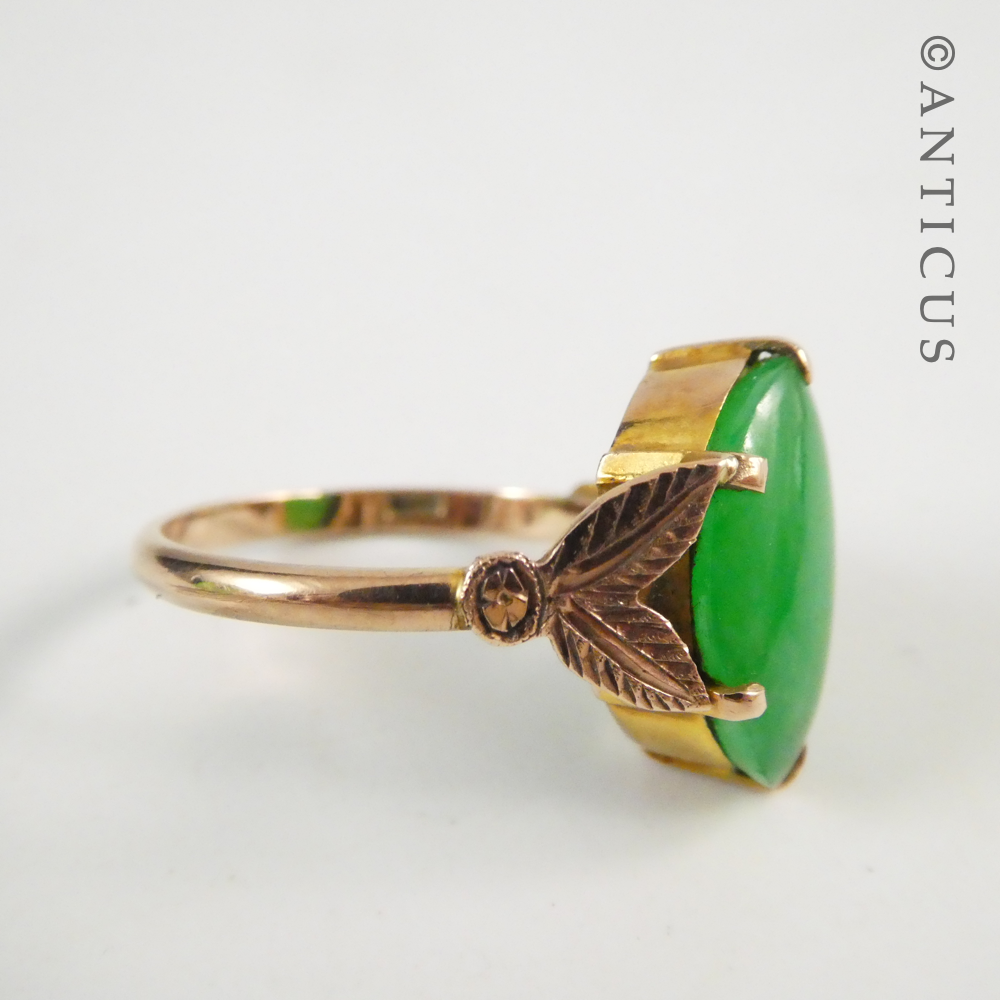 Vintage Jade Ring in 9ct Gold.