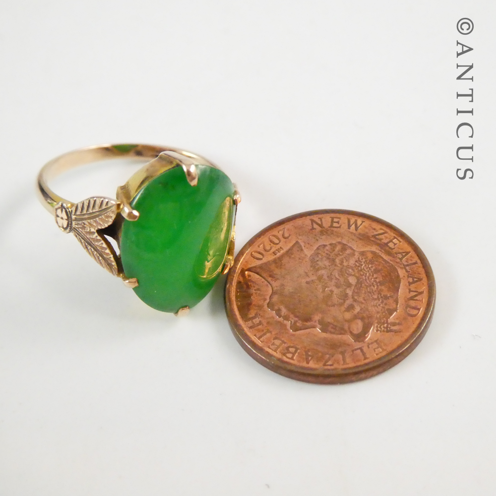 Vintage Jade Ring in 9ct Gold.