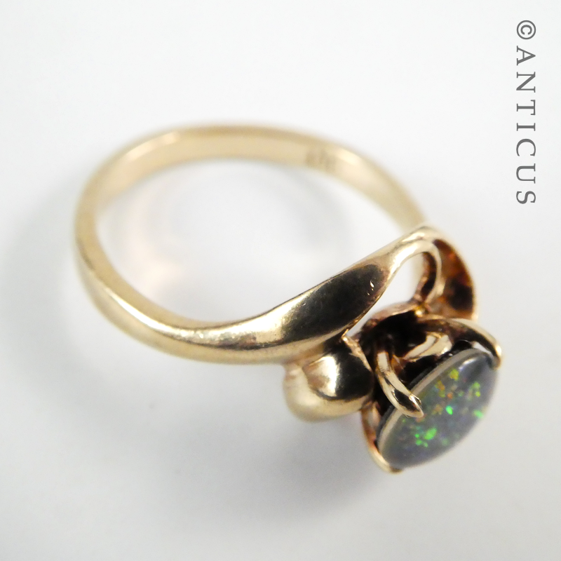 Gold and Opal Vintage Ring.