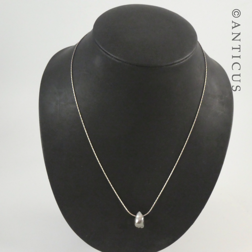 Silver Chain with Sliding Black Pearl.