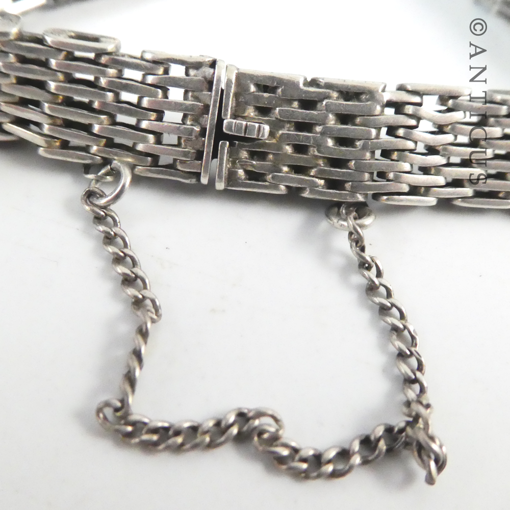 Silver Gatelink Style Bracelet.