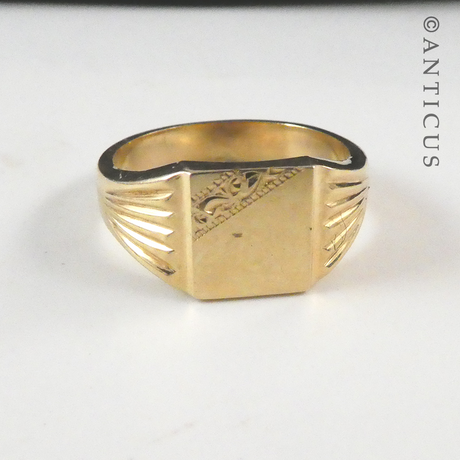 Man's Gold Signet Ring.
