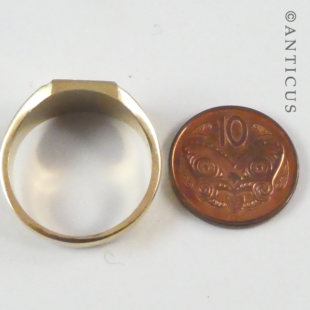 Man's Gold Signet Ring.