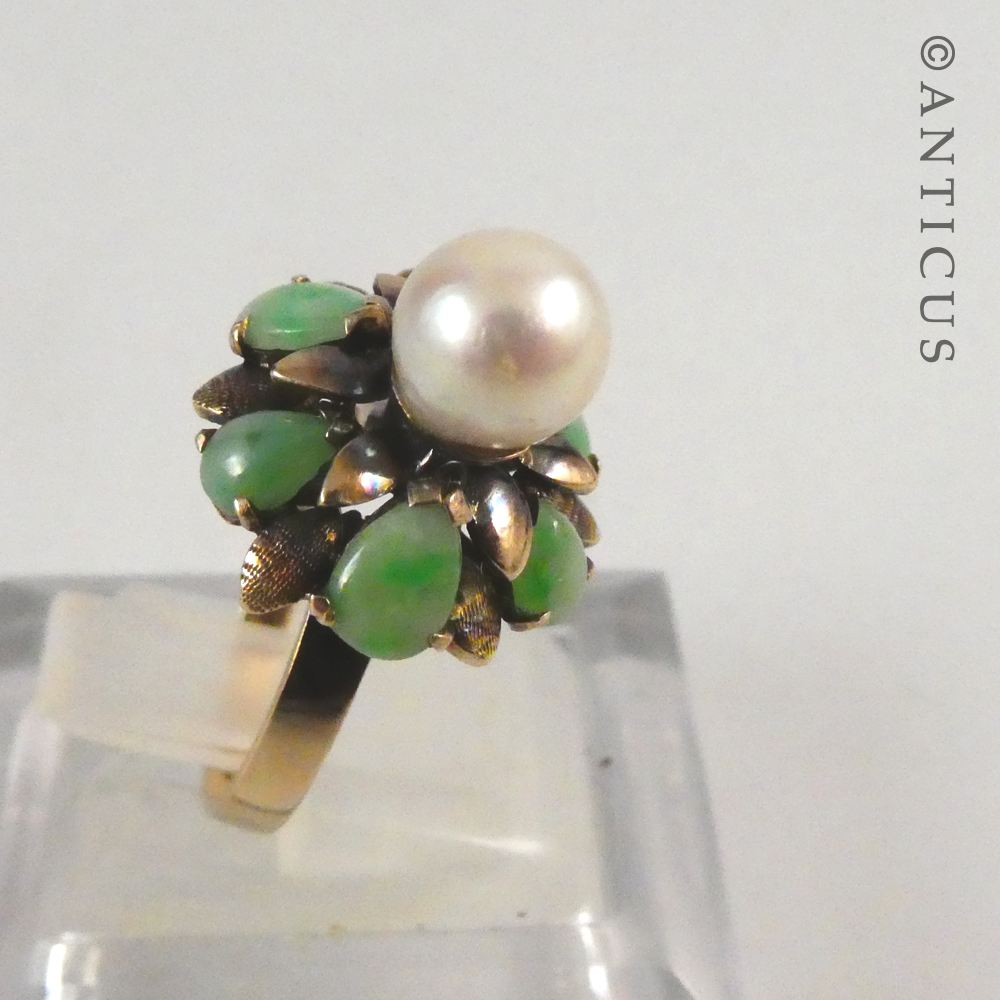 Vintage 18ct Gold Jade and Pearl Ring.