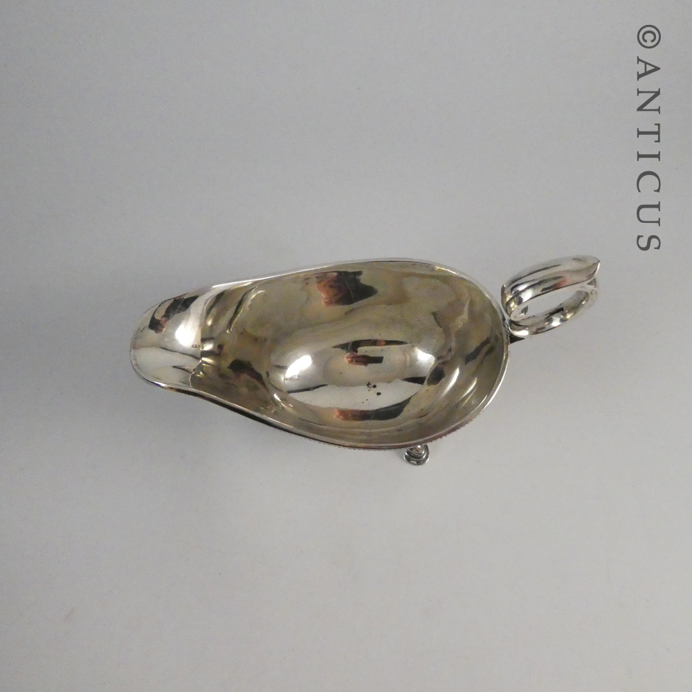Elegant Vintage Sauce Boat.