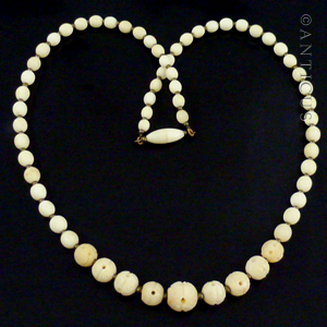 Vintage Graduated Bone Bead Necklace.