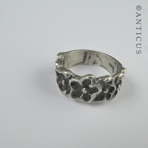 Silver Band Ring, Flower Heads Design.