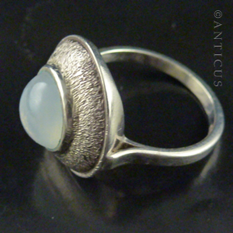 Silver Ring with Moonstone.