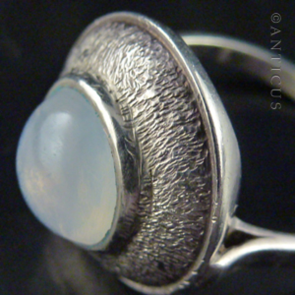 Silver Ring with Moonstone.