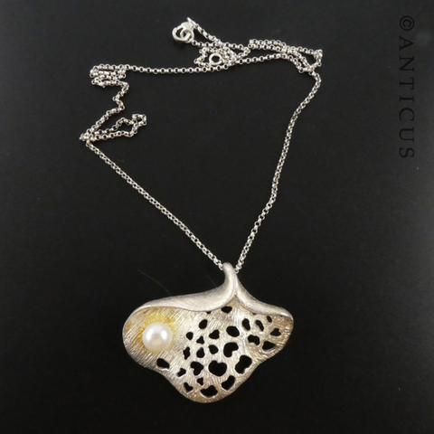 Pearl and Silver Pendant on Chain.