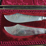 Antique Victorian Cased Pair of Butter Knives.