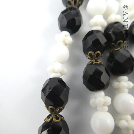 1920s Long Flapper's Necklace.