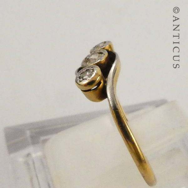 18ct Gold, Cross-Over Diamond Ring.