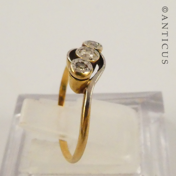 18ct Gold, Cross-Over Diamond Ring.