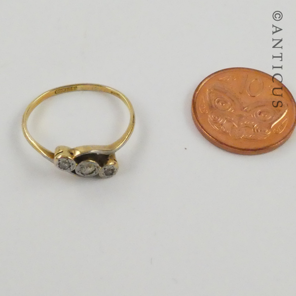 18ct Gold, Cross-Over Diamond Ring.