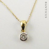 18ct Gold Pendant with Diamond.